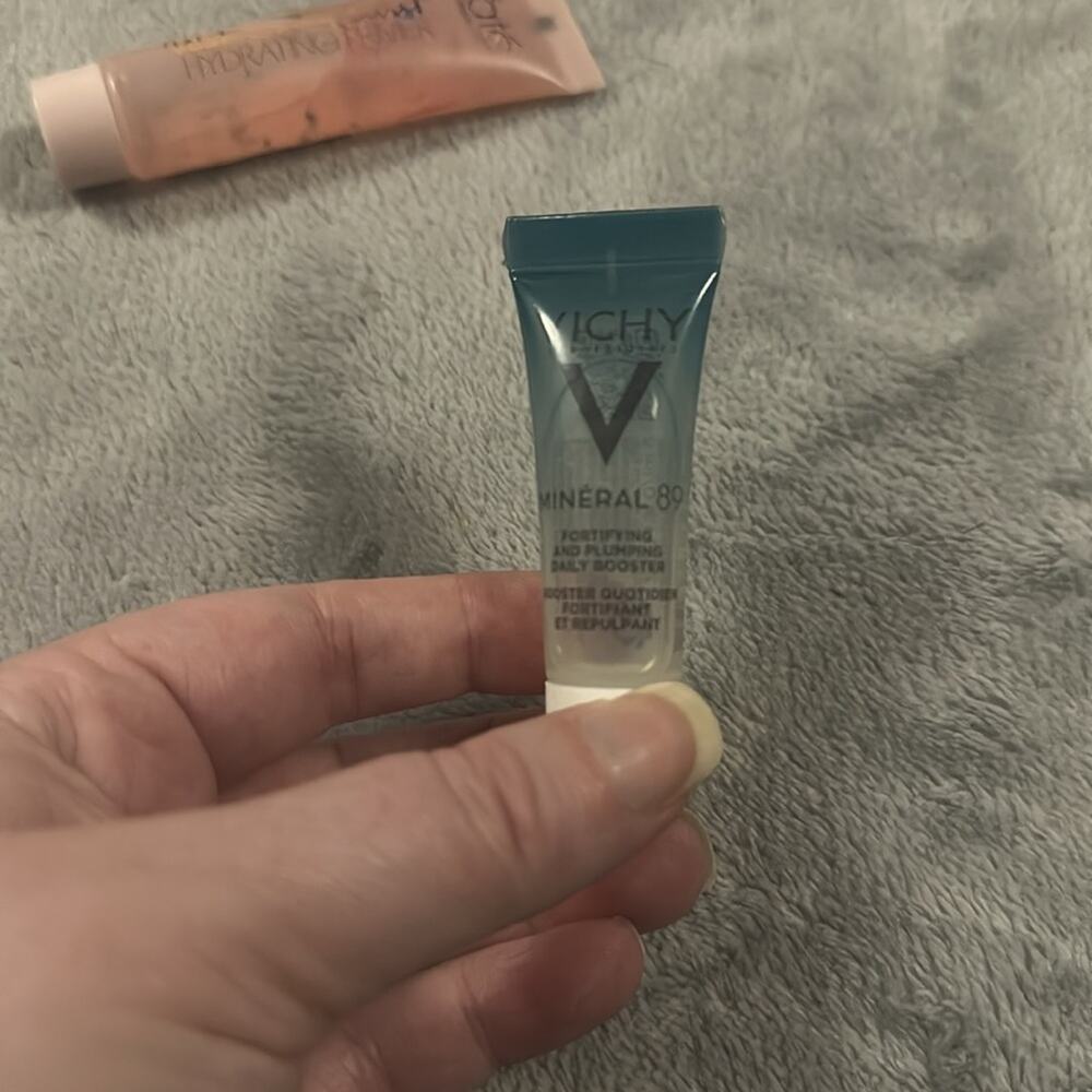 Skincare Set with Bag - Picture 4 of 7